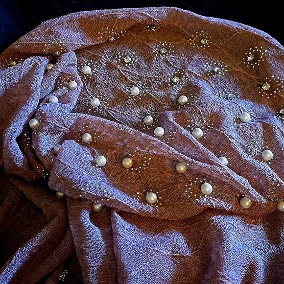 Mauve Scarf with Pearls - Picture 3 of 4